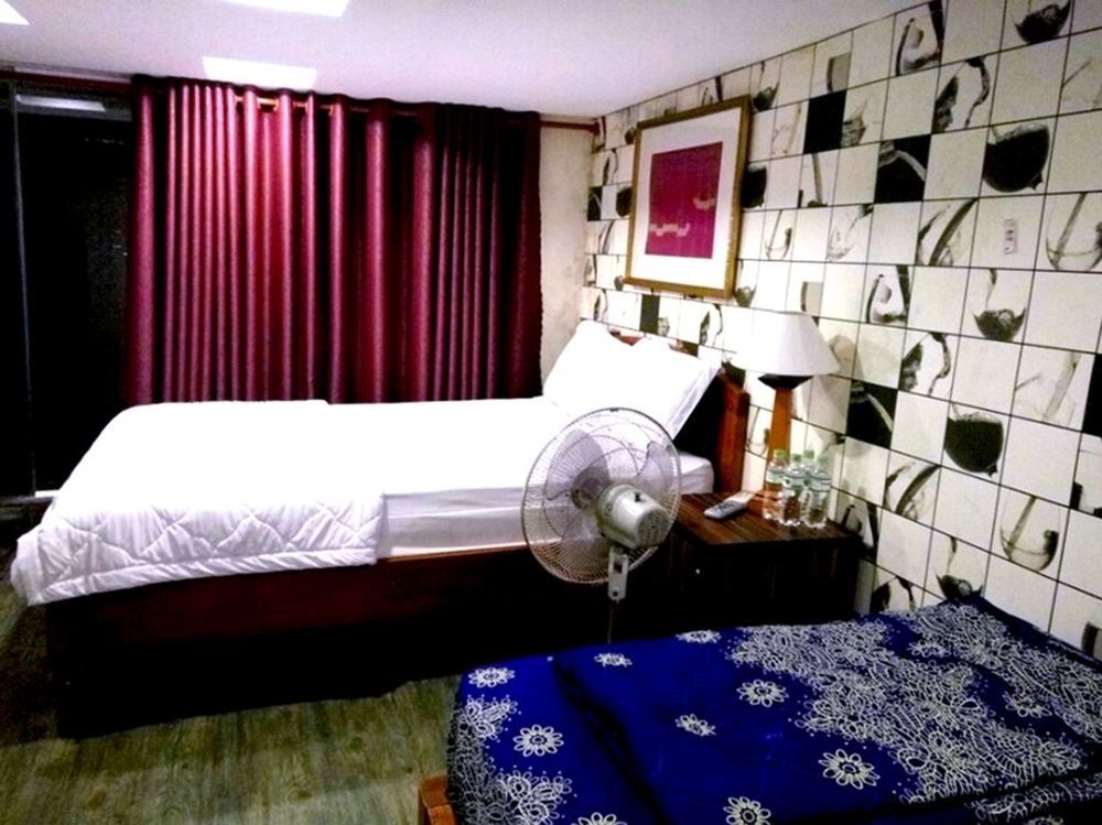 Venus Hotel - 2I1A Bạch Đằng P2 Tân Bình Thành Pho Ho Chí Minh Esterno foto